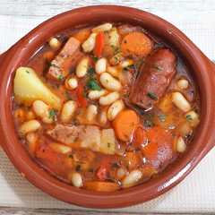 Una foto de Alubias blancas con chorizo y verduras