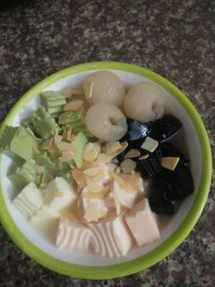 Hình của món Chè khúc bạch ngũ sắc.