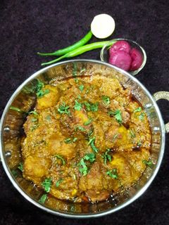 દમ આલૂ રેસીપી મુખ્ય ફોટો