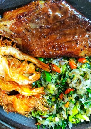 Foto resep Sambal matah+udang tusuk dan ikan pari goreng