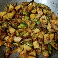 Dried Potato and pointed gourd/Parwal bhujiya/ Sabji A picture of Dried Potato and pointed gourd/Parwal bhujiya/ Sabji.