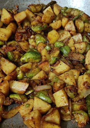 A picture of Dried Potato and pointed gourd/Parwal bhujiya/ Sabji.