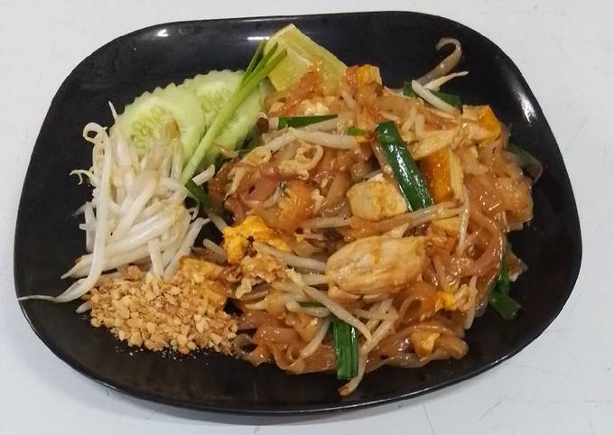 สูตร ผัดไทยไก่ โดย สุประวีณ์ รัตนะ - Cookpad