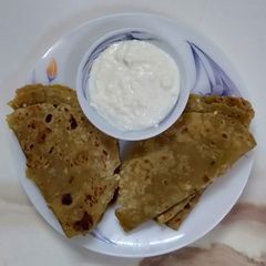 Lasooni paratha A picture of Lasooni paratha.