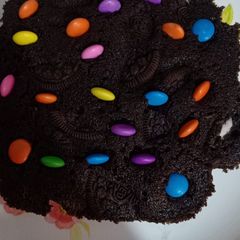 A picture of Oreo biscuit cake.