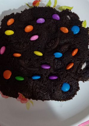 A picture of Oreo biscuit cake.