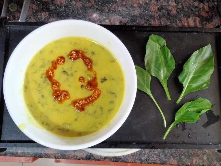 Easy Way Make Spinach/Palak Kadhi with garlic sesame tadka which So Delicious