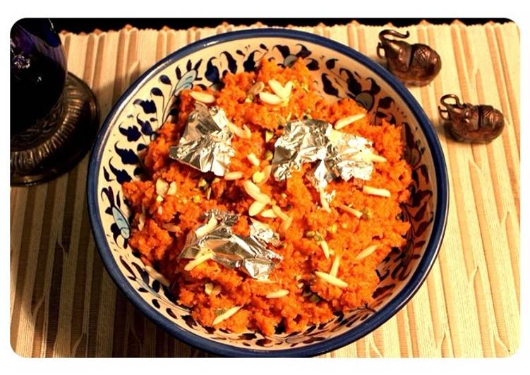 Gajjar Ka Halwa - Pakistani Carrot Halwa