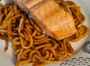 Une photo de Udon au saumon