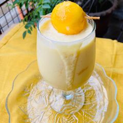 A picture of Mango Banana Lassi.