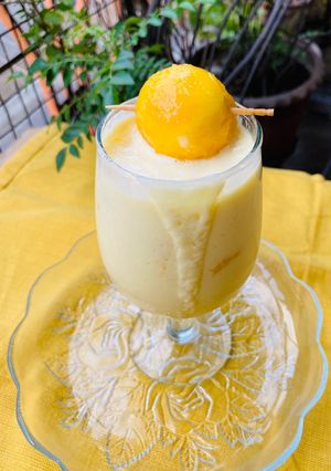 A picture of Mango Banana Lassi.