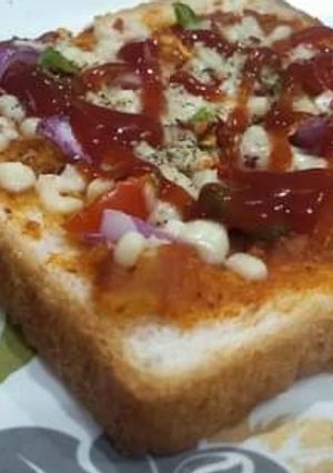 ब्रेड पिज़्ज़ा (Bread Pizza recipe in hindi) रेसिपी मुख्य फोटो