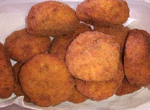 Una foto de ¡¡¡Croquetas con el guiso de arroz que sobró!!!