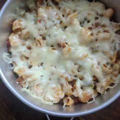 A picture of Cheesy tomato pasta.
