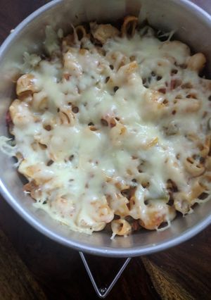 A picture of Cheesy tomato pasta.