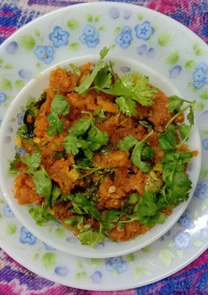 માંડવી બટાકા ની ખીચડી (Mandvi Bataka Khichdi Recipe In Gujarati) રેસીપી મુખ્ય ફોટો