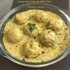 A picture of Chicken Malai Kofta with White Gravy.
