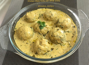 A picture of Chicken Malai Kofta with White Gravy.