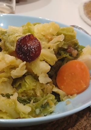 Una foto de Repollo con Patatas y Longaniza