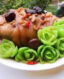 Chân giò hầm thuốc bắc