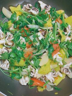 Hình của món Đầu mực xào chua ngọt 🦑.