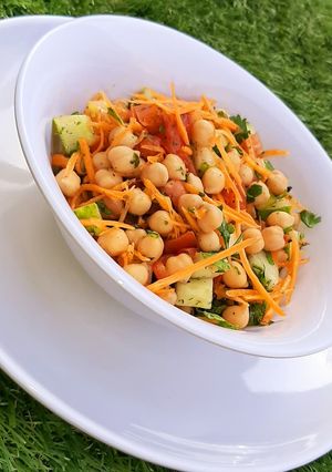 A picture of Chick peas salad.