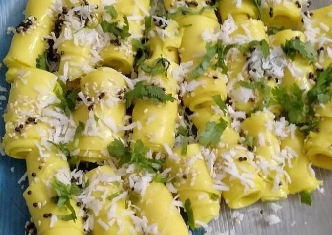 Besan Khandvi gujrati snack