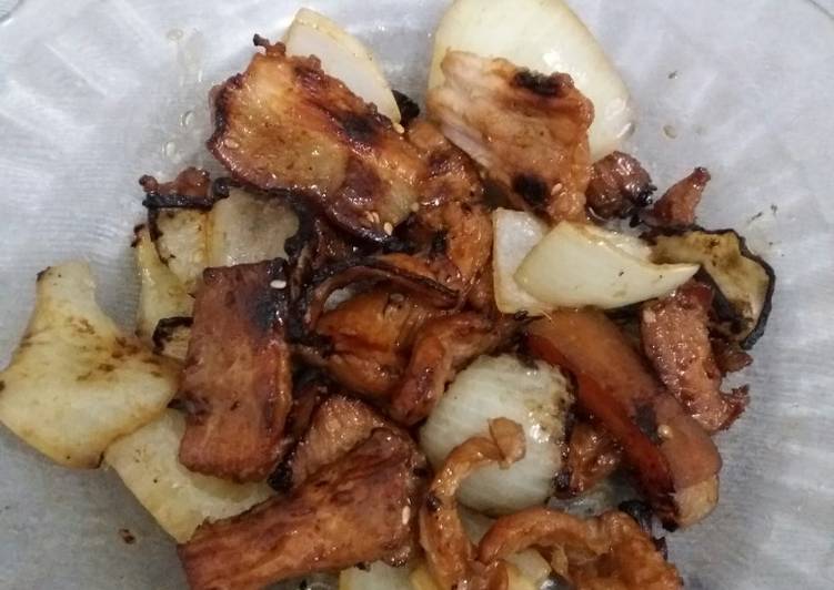 Grilled pork belly strips with soy sauce (nonhalal)