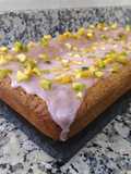Bizcocho de pistacho, cardamomo y agua de rosas