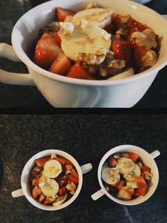 Una foto de Yogur de fresas y plátano
