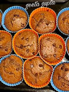 मल्टीग्रेन चॉकलेट मफिन्स (Multigrain chocolate muffins recipe in hindi) रेसिपी मुख्य फोटो