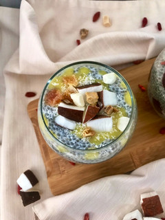 Gyümölcs-szószos chia puding recept fotója