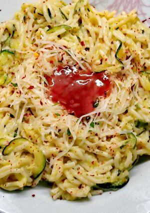 Sajtos-cukkinis spagetti🧀🌶️ 🥒 recept fotója