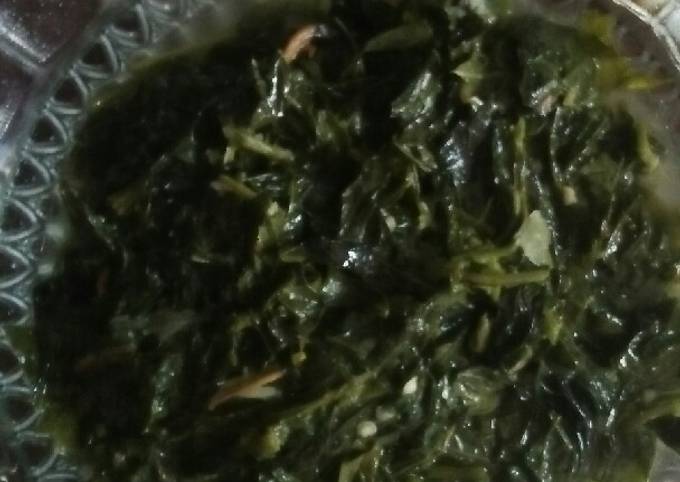 Bagaimana Menyiapkan Tumis daun ubi pedas yang Menggugah Selera