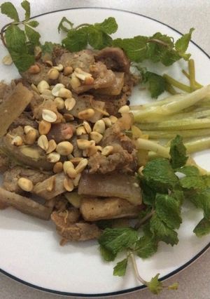 Hình của món Thịt lợn rừng Ba Tri hấp sả, gừng.