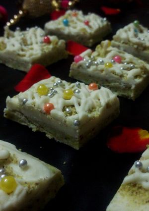 A picture of Pista chocolate burfi.