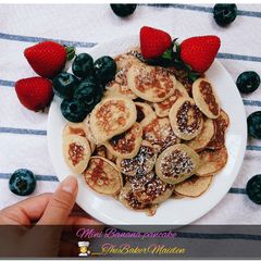 A picture of Mini banana pancakes.