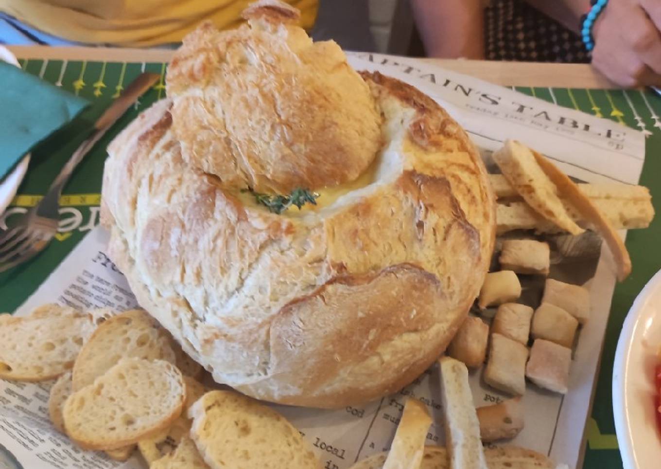 Fondue de queso en pan payés