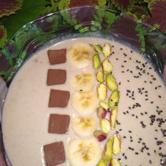 A picture of Mowz bil-Laban (Banana Smoothie).