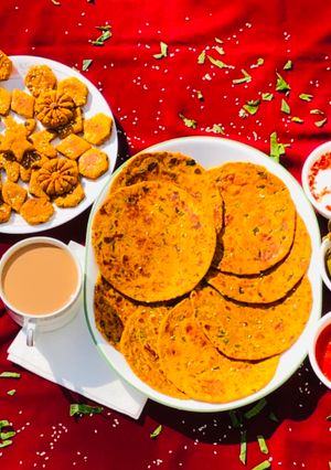 થેપલા અને થેપલા બાઈટ્સ (Thepla & Thepla Bites recipe in Gujarati) રેસીપી મુખ્ય ફોટો