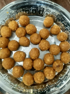 லட்டு(laddu recipe in tamil) செய்முறை முக்கிய புகைப்படம்