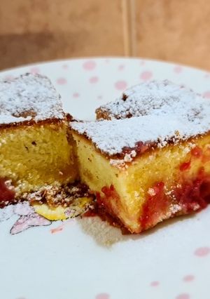 Kefires vagy joghurtos - gyümölcsös piskóta recept fotója