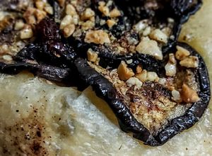Una foto de PAN LIBANÉS con Berenjena🍆y Frutos🥜Secos...!