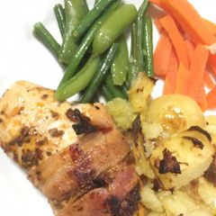 A picture of Baked Chicken with pesto and bacon.