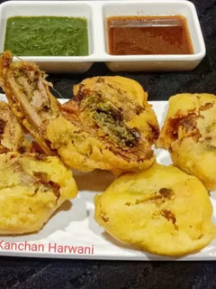 कमल ककड़ी के पकौड़े (Kamal kakdi ke pakode recipe in Hindi) रेसिपी मुख्य फोटो
