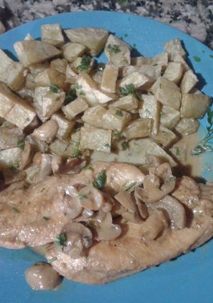 Una foto de Pollo al champignion con crema