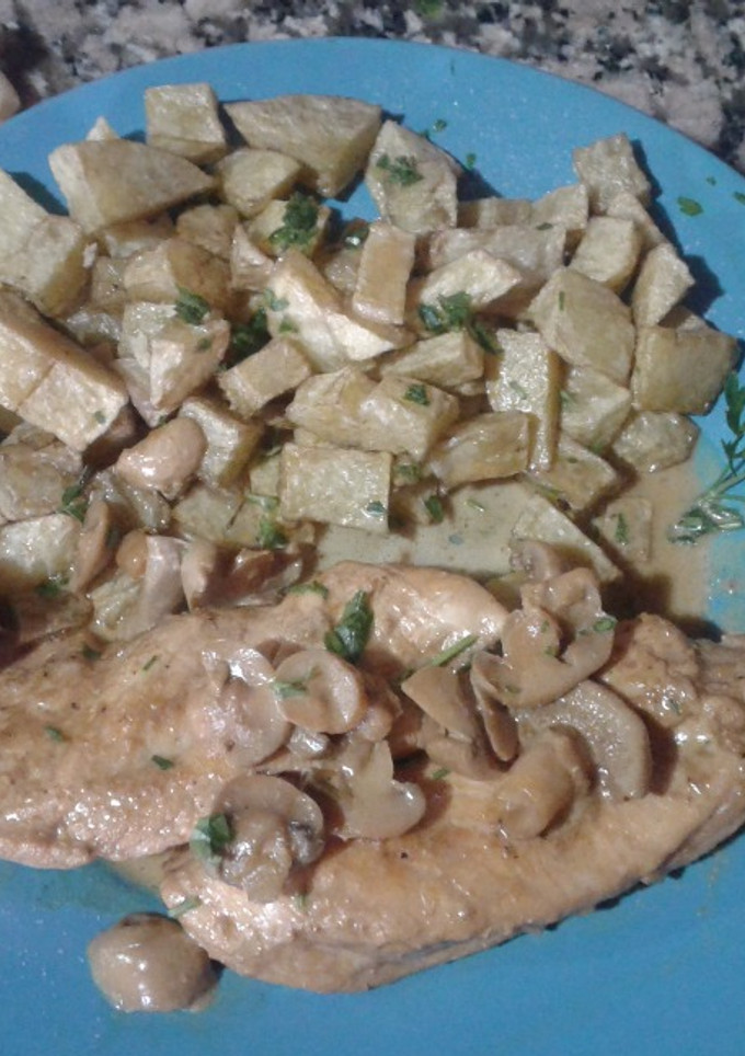 Una foto de Pollo al champignion con crema