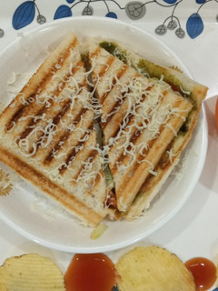 ग्रिल्ड सैंडविच (grilled sandwich recipe in Hindi) रेसिपी मुख्य फोटो