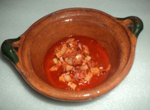 Una foto de Chorizo y papas con caldillo de jitomate, no pica, a la Mexicana las Correa