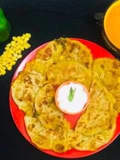 અવાેકાડાે સ્ટફ્ડ પરાઠા (Avacado stuffed paratha recipe in Gujarati) રેસીપી મુખ્ય ફોટો